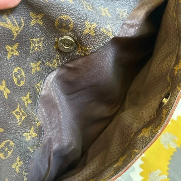 Louis Vuitton large should tote bag - Picture 7 of 16